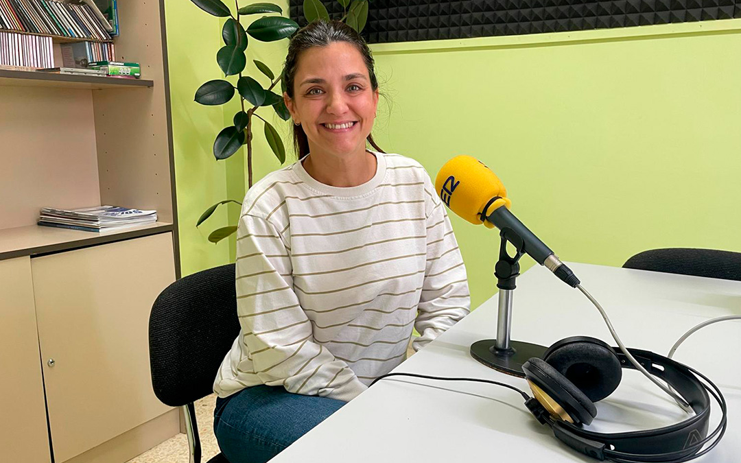 Laura Gandul en Radio Caspe./ S.F.