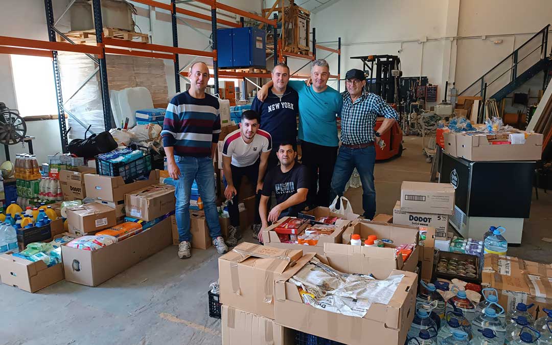 Varios vecinos de Mas de las Matas se desplazaron hasta Aldaia para entregar donaciones./ Ayto.