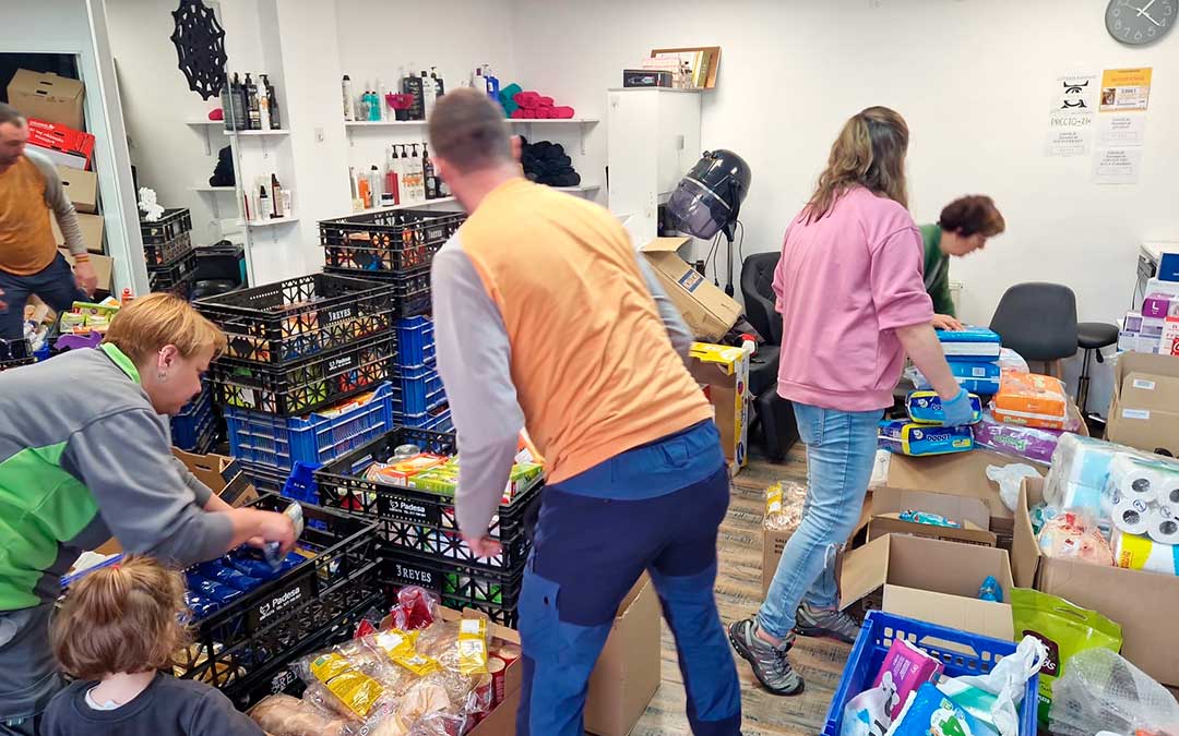 Recogida de alimentos en la mañana de este sábado en Mas de las Matas./ C.G.