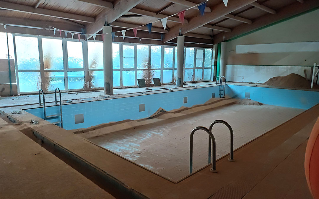 Las obras conllevaron la instalación de micropilotes para reforzar la estructura de la piscina./ Ayuntamiento de Alcorisa