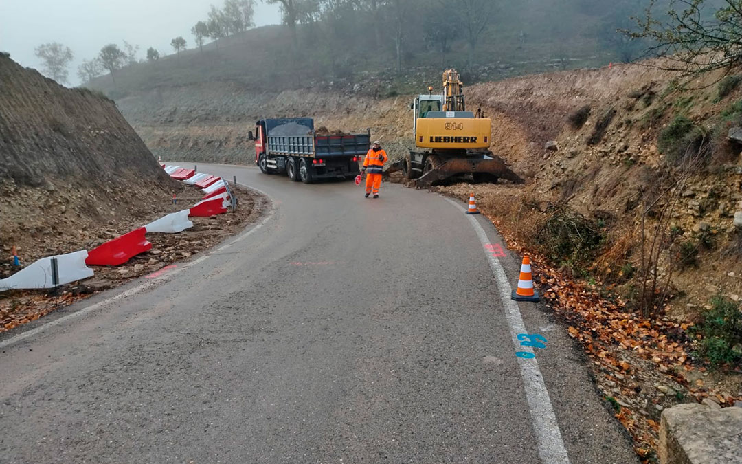 Una UTE lleva trabajando en el ensanchamiento de la vía desde hace tres semanas. En ese tiempo, los cortes de tráfico han sido «mínimos». /LA COMARCA