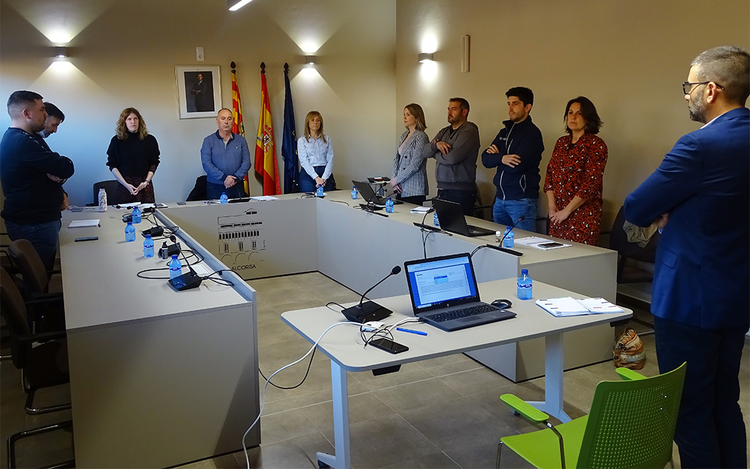 El pleno de Alcorisa celebrado el lunes guardó un minuto de silencio al inicio por las víctimas de la DANA./ Ayuntamiento de Alcorisa