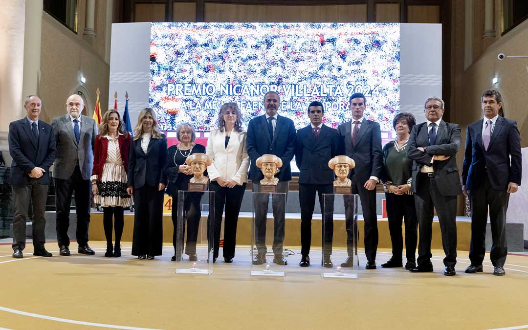 El presidente Azcón entregó en una gala celebrada el martes los premios autonómicos Nicanor Villalta, que buscan promover los valores culturales de la tauromaquia./ DGA