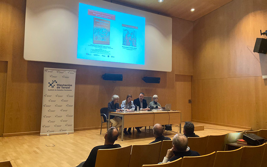 Presentación de la edición número 12 de la revista Ars&Renovatio en el Auditorio del Palacio Ardid de Alcañiz./ M.M.R.