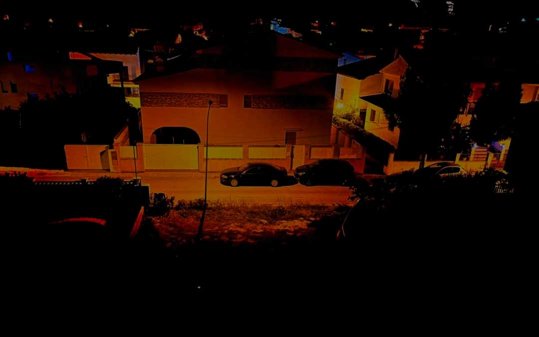 Los vecinos piden que se mejore la iluminación en el camino hondo./ La COMARCA