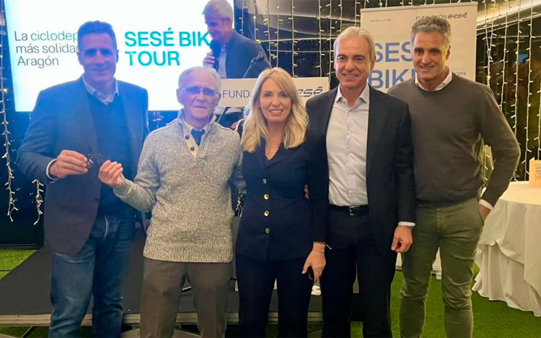 Los hermanos Sesé, los hermanos Induráin y Adolfo Bello. / Fundación Sesé