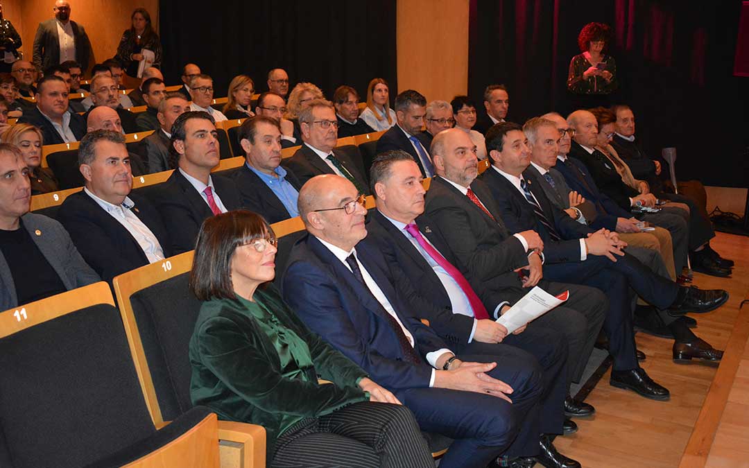 Instantes del acto conmemorativo de los 125 años de historia de la Cámara de Comercio de Teruel este miércoles en Alcañiz./ C.O.