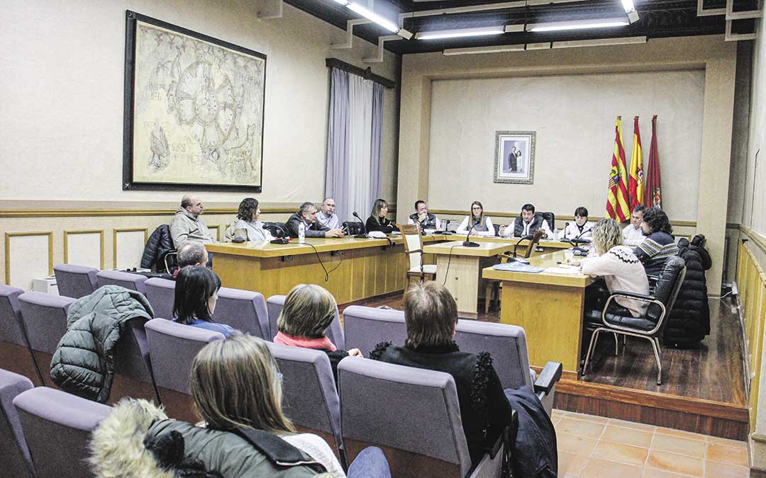 Consejo de Ciudad donde las cinco personas que acudieron plantearon sus inquietudes. / B. Severino