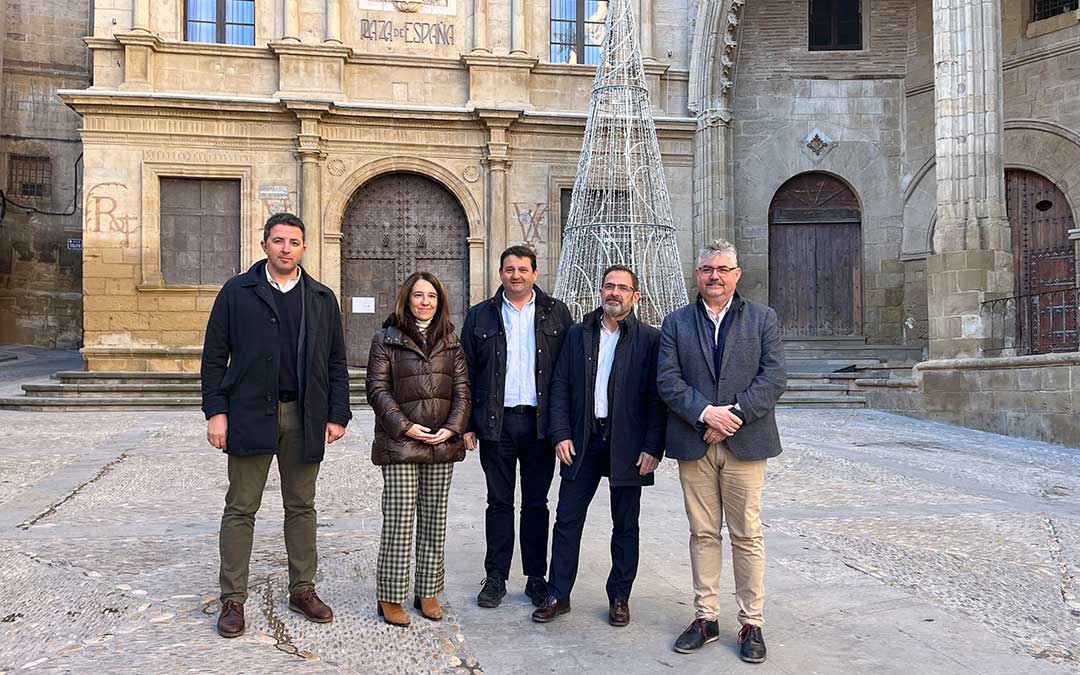 Diputados y miembros del Partido Popular este lunes en Alcañiz./ C.O.
