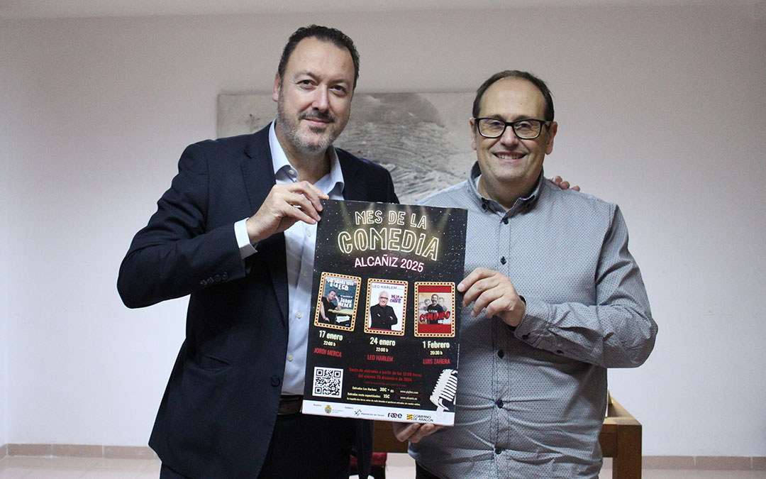 El concejal de Cultura, Javier Climent; y el técnico, David Arrufat, ayer en la presentación del Mes de la Comedia. / B. Severino