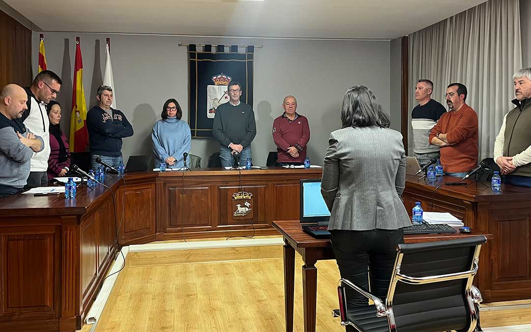 Los concejales guardaron un minuto de silencio al inicio del pleno para conmemorar el séptimo aniversario del Triple Crimen de Andorra./ C.O.