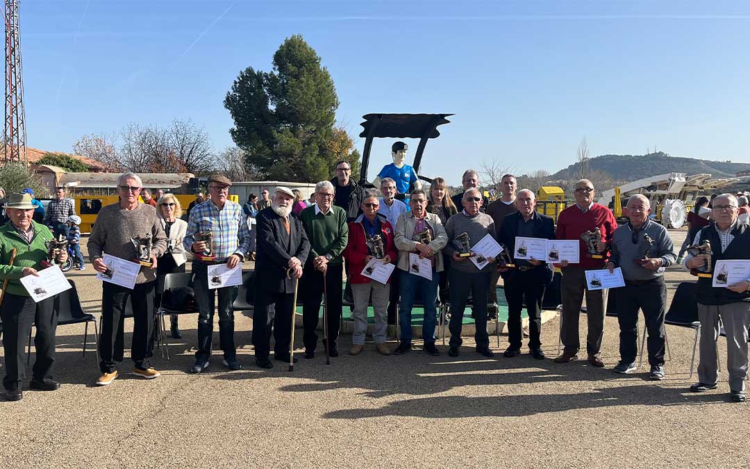 Mineros homenajeados este domingo por Santa Bárbara en Andorra./ C.O.