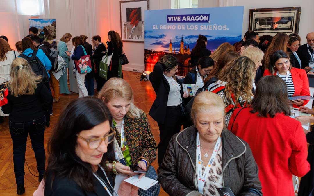 Profesionales del sector turístico durante la presentación de la campaña 'Vive Aragón, el reino de los sueños', que busca posicionar a la provincia de Teruel como un destino atractivo para los turistas americanos./ DPT