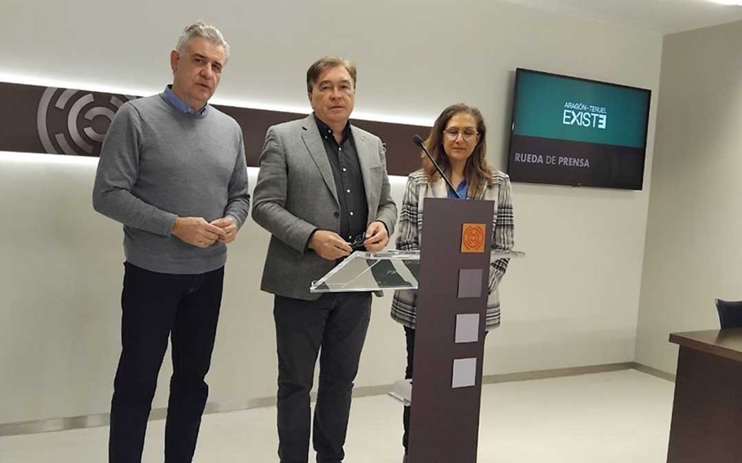Los diputados turolenses de Teruel Existe Moreno, Guitarte y Buj, este lunes, en las Cortes / T.E.