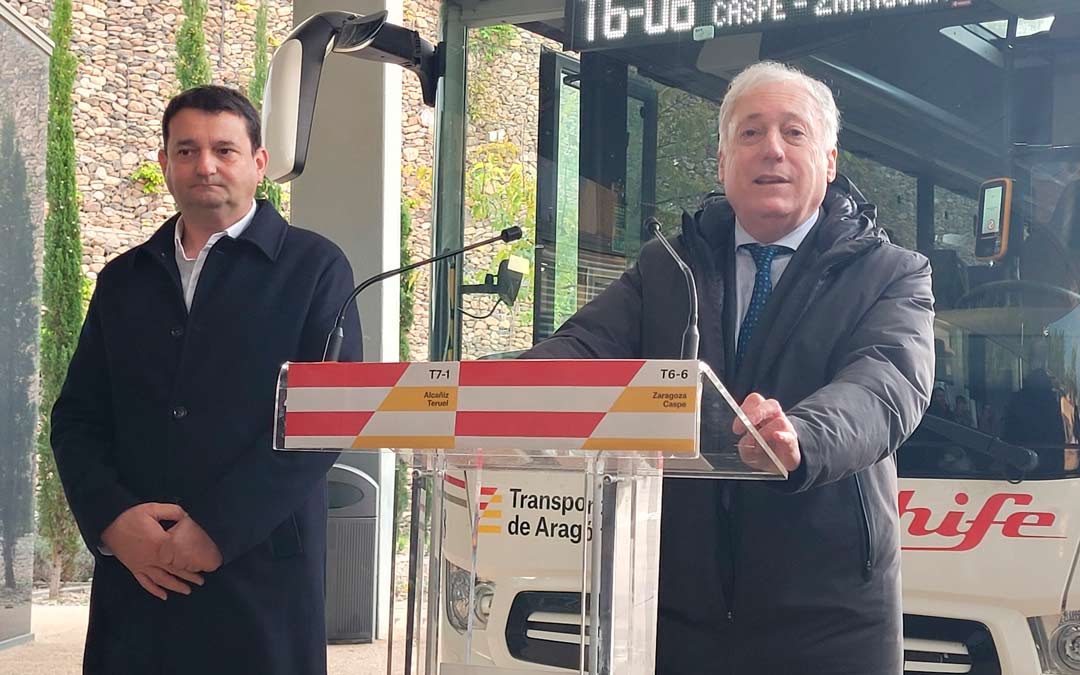 Miguel Ángel Esteban, alcalde de Alcañiz junto a Octavio López, consejero de Fomento, Vivienda, Logística y Cohesión Territorial del Gobierno de Aragón./ Gobierno de Aragón