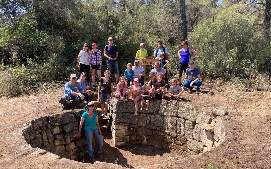 Visita de una de las balsas que se pretende recuperar./ María Pilar Serres