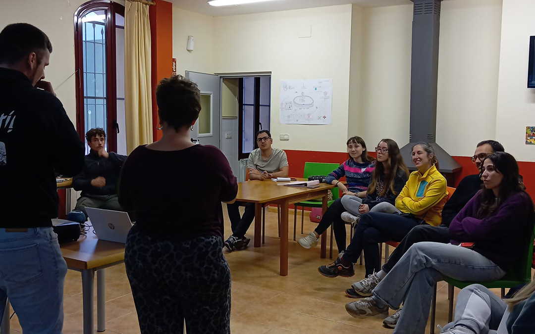 Explicaciones e intercambio de ideas./ María Pilar Serres