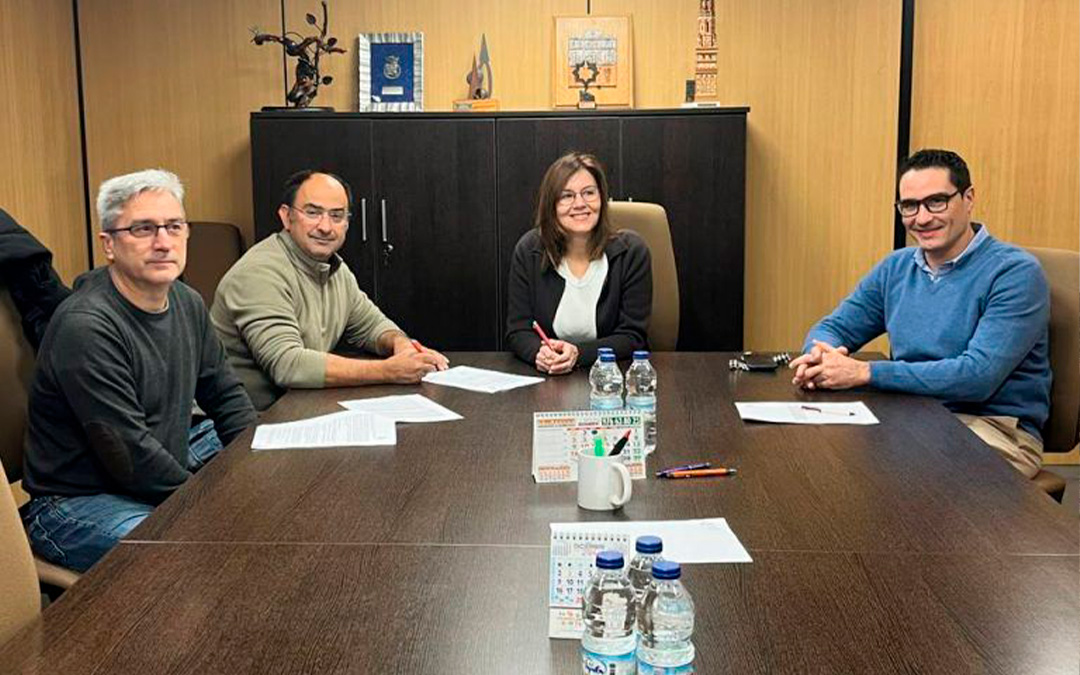 Firma del convenio entre Ayuntamiento de Caspe y Comunidad de Regantes de Rimer./ Ayto. Caspe