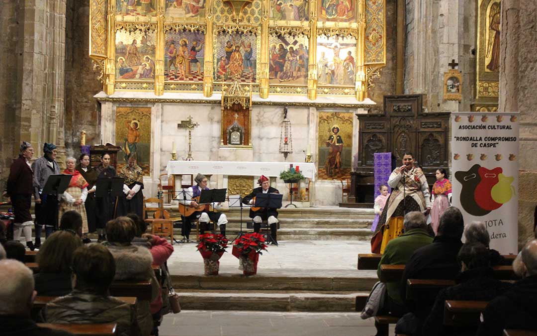 Actuación de la Rondalla Caspolina en la Colegiata / L. Castel