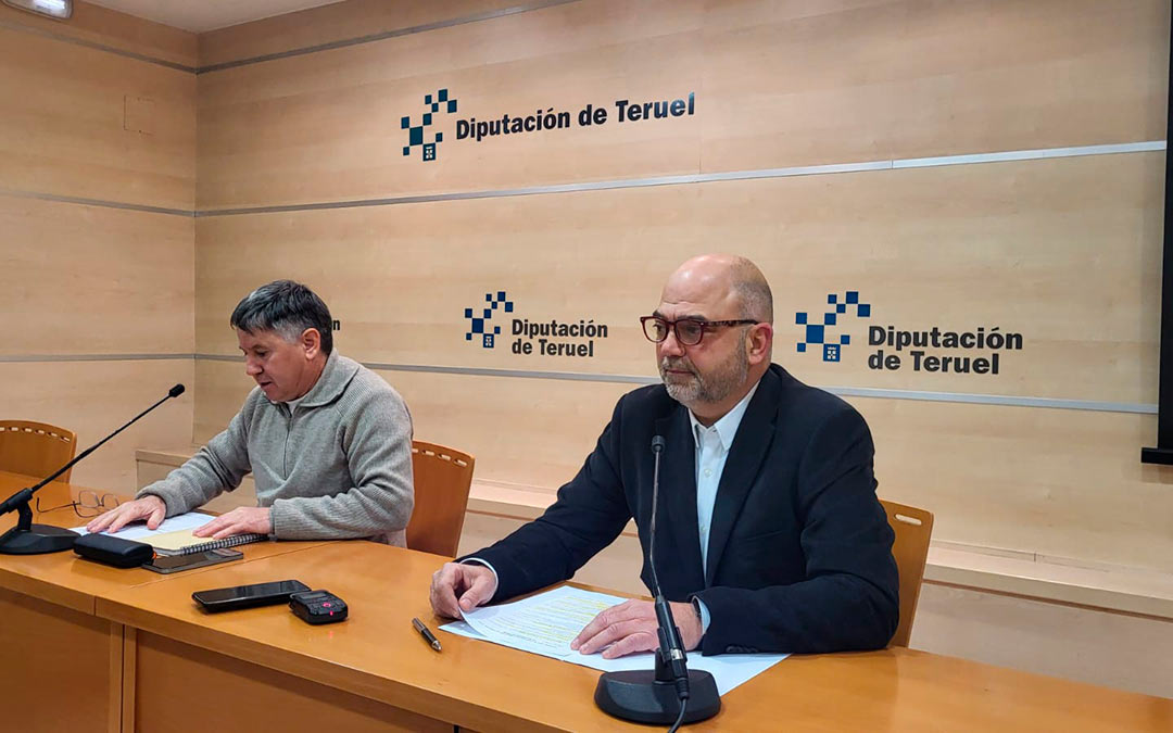 Javier Ciprés, diputado de Desarrollo Territorial, y Antonio Santa Isabel, presidente de la Cámara, este jueves en rueda de prensa./DPT