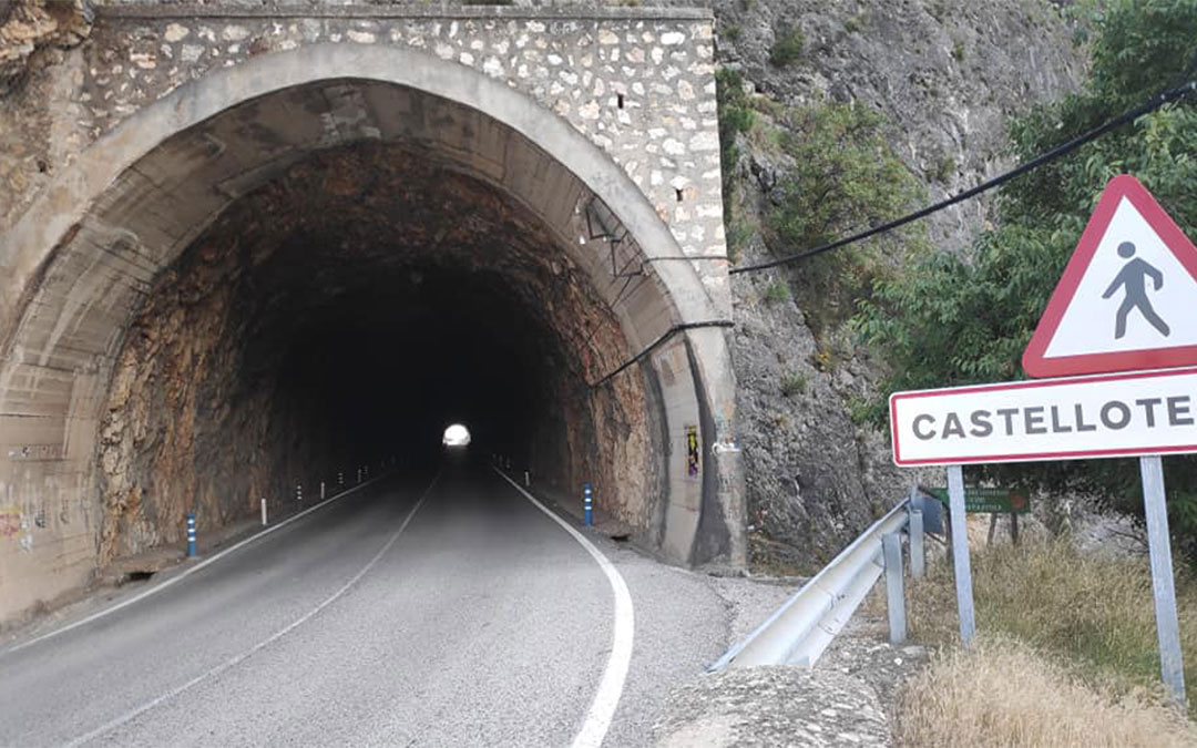 Túnel de acceso a Castellote en la A-226./ Facebook 'Castellote página por y para los castellotanos'