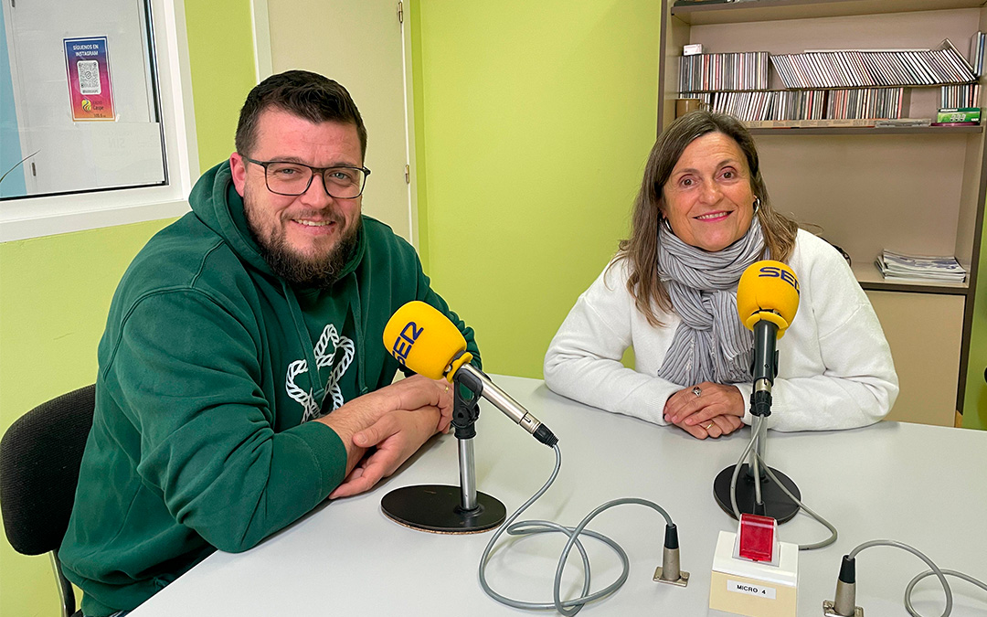 Ramón Martínez y Cristina Bret en Radio Caspe./ S.F.