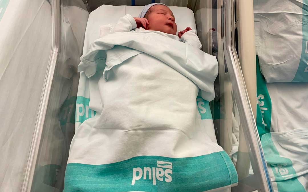 Iván, primer niño de Teruel de este 2025 nace en el Hospital de Alcañiz./ La Comarca