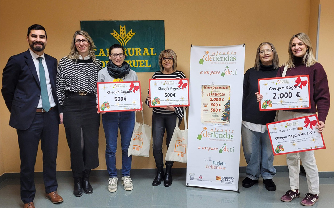 Las tres agraciadas del sorteo de la Extra de Navidad de 'Alcañiz de Tiendas' de 2024./ 'Alcañiz de Tiendas'