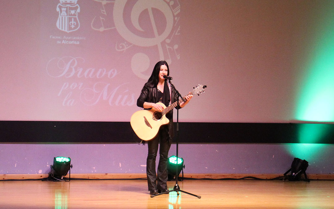 Isabel Marco interpretó una canción. / B. Severino