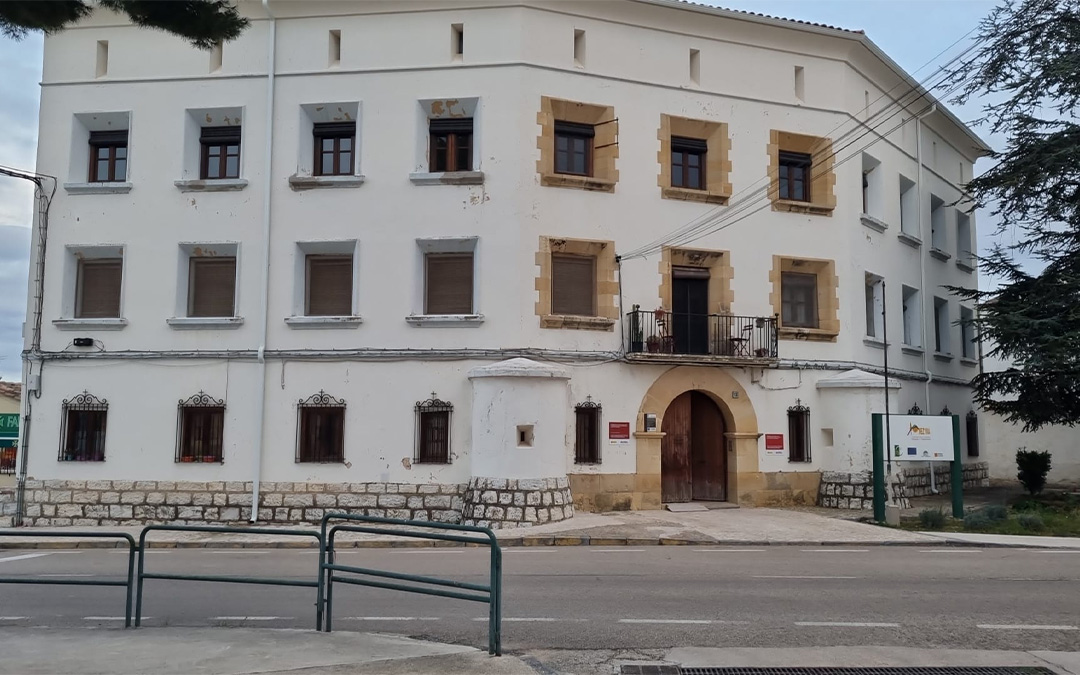 El antiguo cuartel de Torrevelilla alberga ahora siete pisos de alquiler./ Ayuntamiento de Torrevelilla