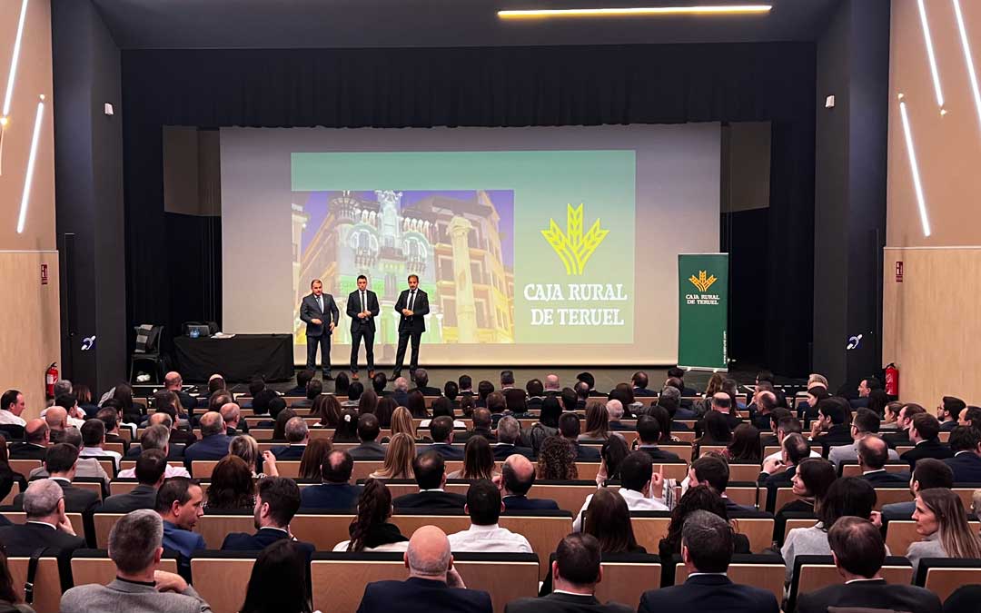 Balance del 2024 con toda la plantilla de Caja Rural de Teruel./ CAJA RURAL