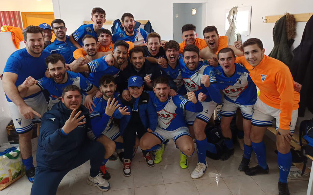 Celebración instantes tras la victoria del Samper C.F. contra el Boca Híjar C.F./ Daniel Sevil