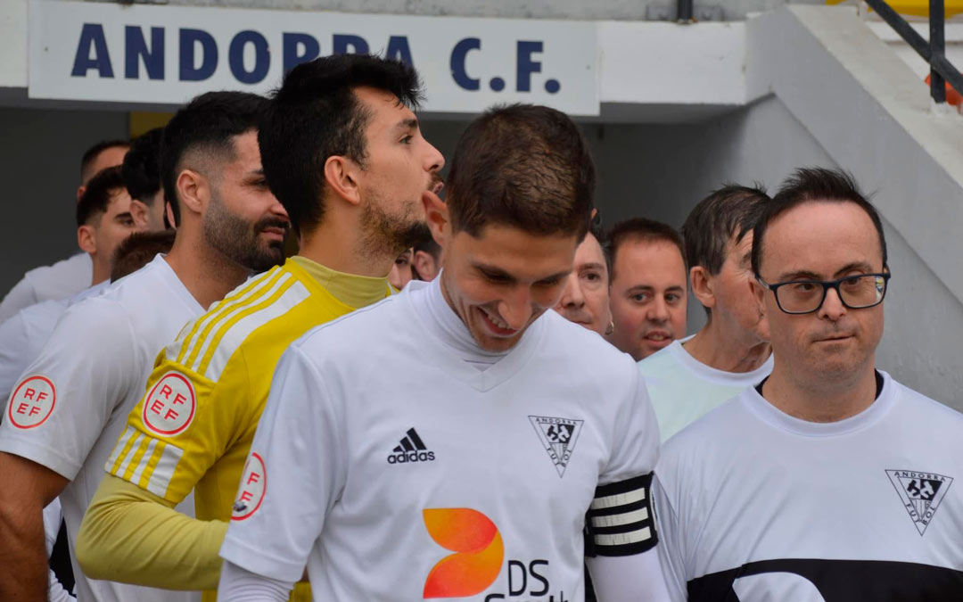 Varios de los jugadores del equipo Andorra C.F./ Rodrigo Comín