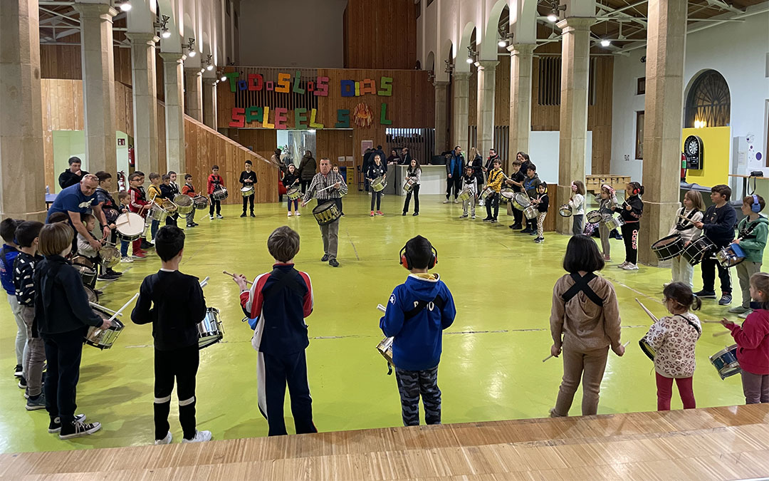 Primer día de clase de la Escuela de Tambor en Alcañiz./ María Celiméndiz