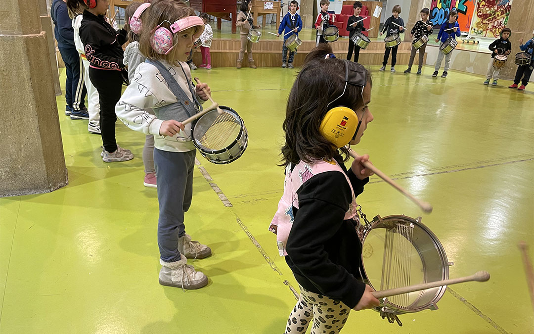 Primer día de clase de la Escuela de Tambor en Alcañiz./ María Celiméndiz