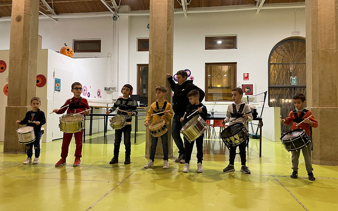 Primer día de clase de la Escuela de Tambor en Alcañiz./ María Celiméndiz