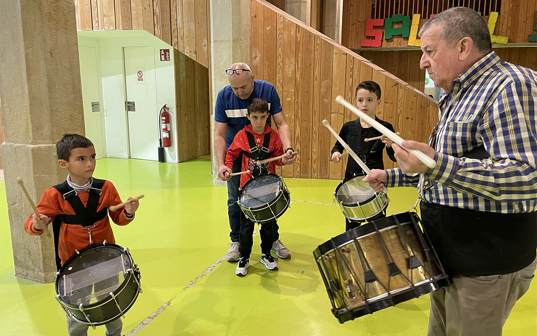 Primer día de clase de la Escuela de Tambor en Alcañiz./ María Celiméndiz