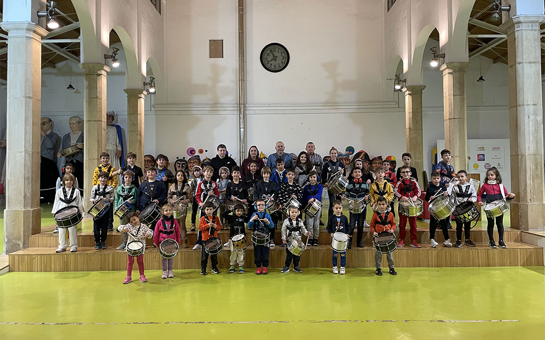 Alrededor de 40 niños se inscribieron a la Escuela de Tambor de Alcañiz el primer día de clase./ María Celiméndiz