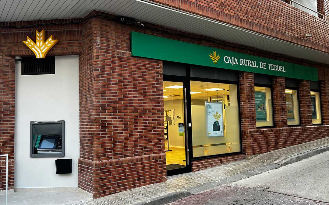 Nuevas oficinas de Caja Rural de Teruel en Híjar en Travesía Jardiel, 2. / Caja Rural