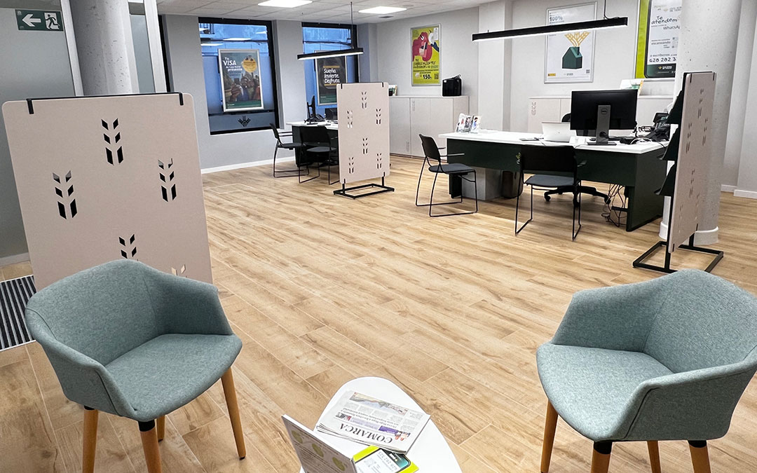 Nuevas oficinas de Caja Rural de Teruel en Híjar en Travesía Jardiel, 2. / Caja Rural