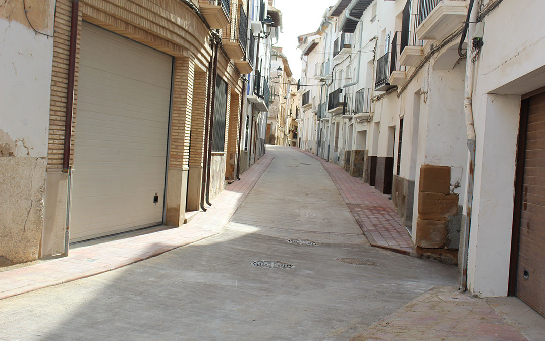 La calle Santa Rosa luce renovada en pavimentación y en redes. / B. Severino