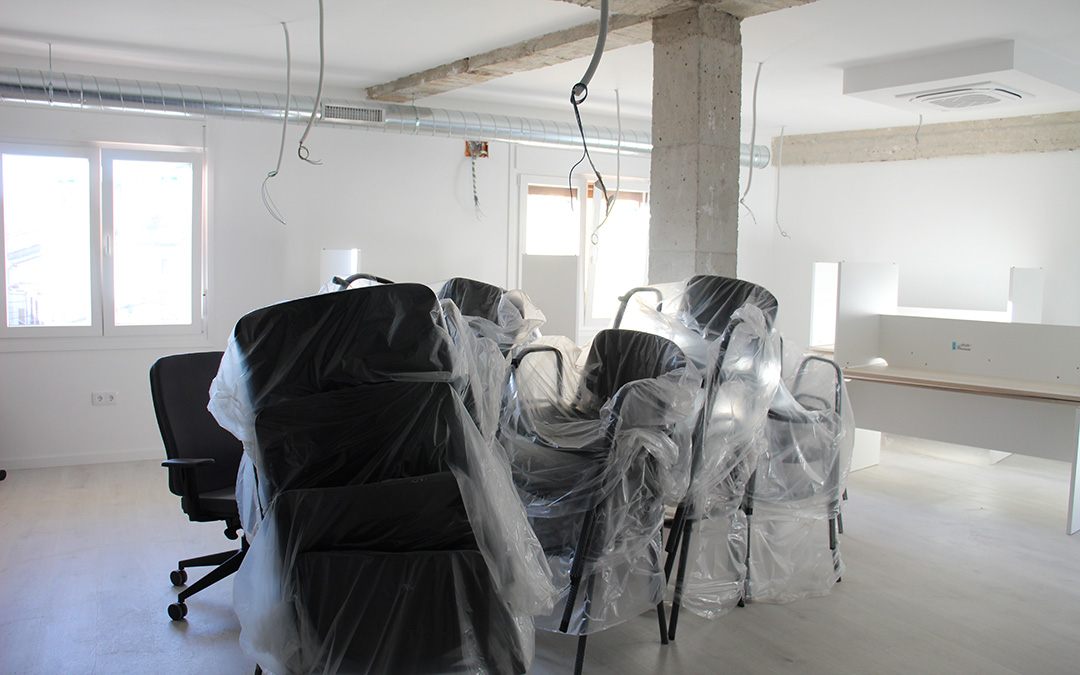 Una de las salas de lo que será el coworking que tendrá zonas de descanso, despachos individuales y compartidos. / B. Severino