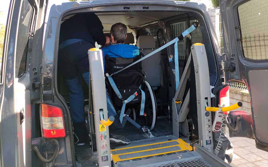 Transporte adaptado para el centro de día comarcal. / L.C.