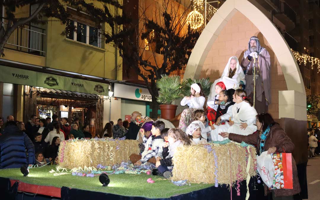La Virgen María, José y Jesús recorrieron las calles de Alcañiz en la cabalgata./ Sandra Jiménez