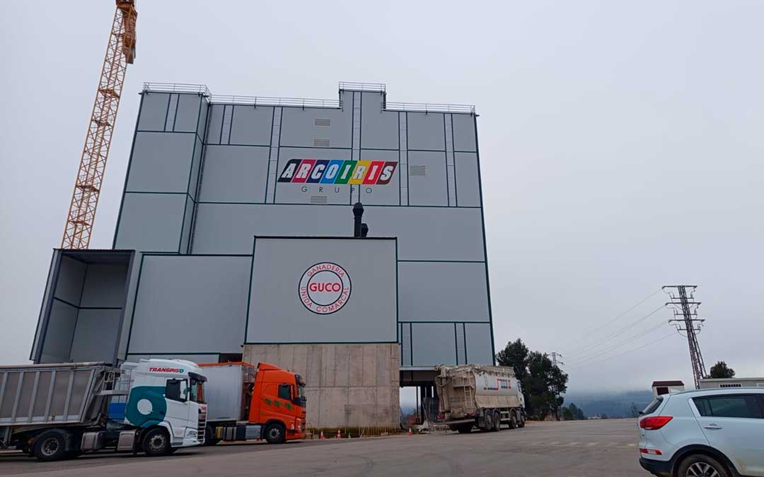 Nueva fábrica de piensos del Grupo Arcoiris en Valderrobres / M.J. Salvador