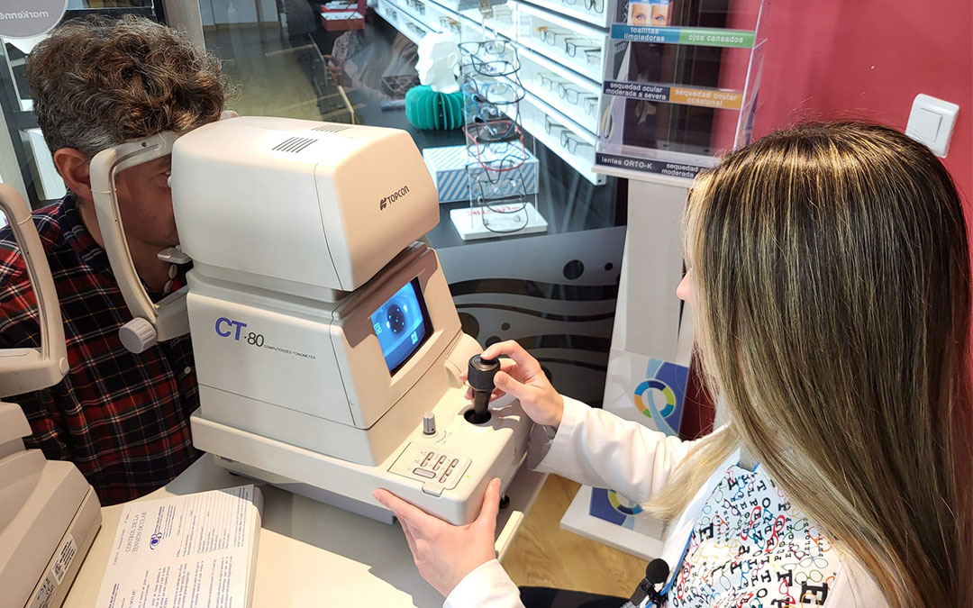 La ‘Quincena de la Salud Visual’ es una iniciativa que busca acercar la prevención ocular a toda la población mayor de 30 años./ Óptica Bajo Aragón