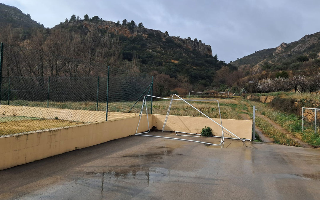 La pista polideportiva se construirá en el terreno colindante a la piscina municipal./ Ayuntamiento de Seno