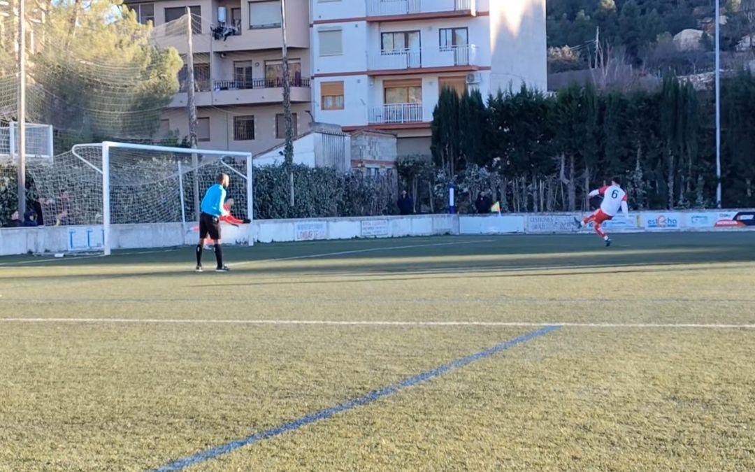 Parada del Valderrobres C.F. de un penalti a favor del Calaceite C.D./ L.C.