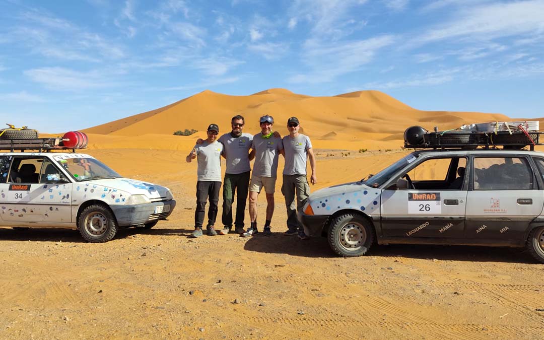 Equipo valderrobrense 'Raboses pel desert' durante el rally Uniraid./M.Bel