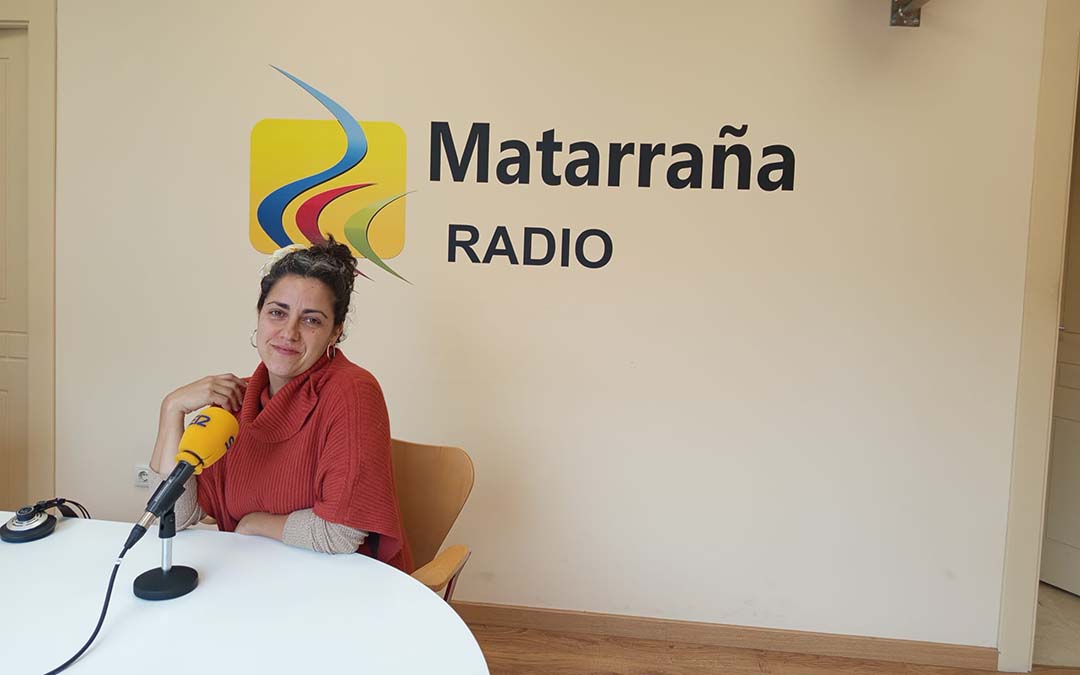 Visita al estudio de Matarraña Radio de Susana Pérez, de "La Bruixa Tintórea"./La COMARCA